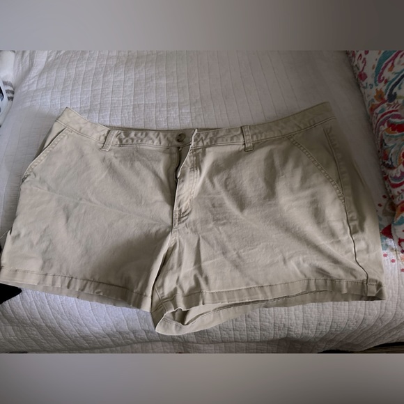 ANA Tan Chino 3.5” Shorts size 20 EUC - Picture 1 of 3